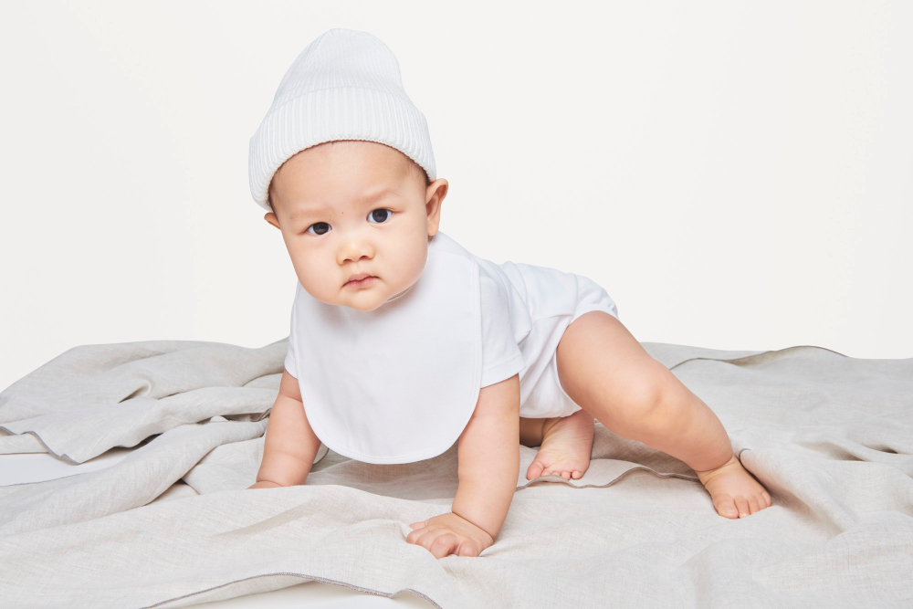 Kenapa Bayi Harus Pakai Kaos Kaki? Ini Penjelasannya!