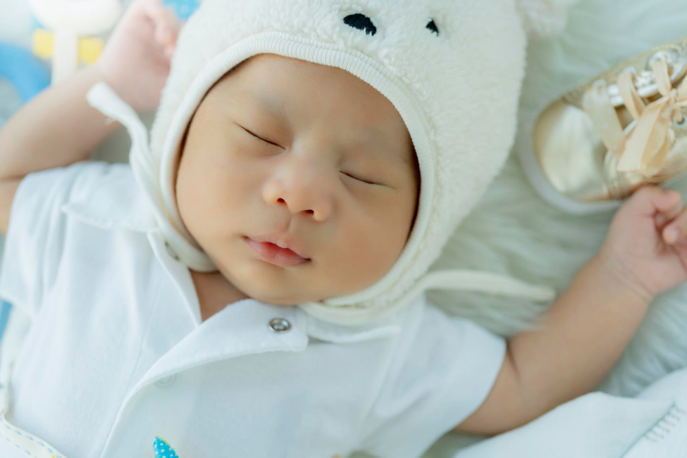 Kaos Kaki atau Minyak Telon, Ini yang Lebih Hangat untuk Bayi!
